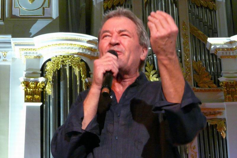 Gillan-008.jpg